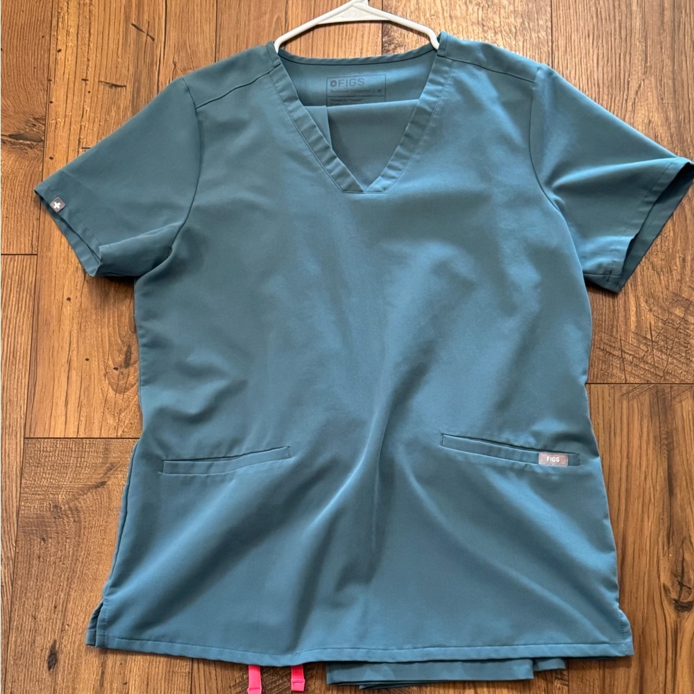 Figs Women's Short Sleeve V-Neck Scrub Top Teal